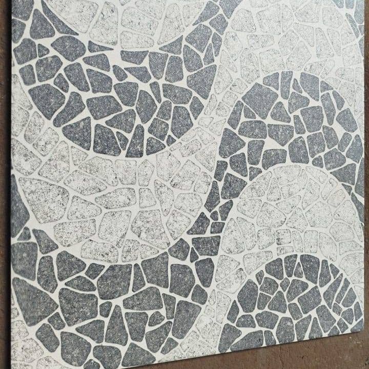Revestimento com desenho de mosaico para área de piscina