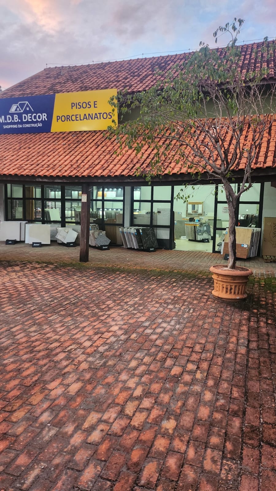 Fachada da MDB Decor na Avenida dos Imigrantes, em São Pedro